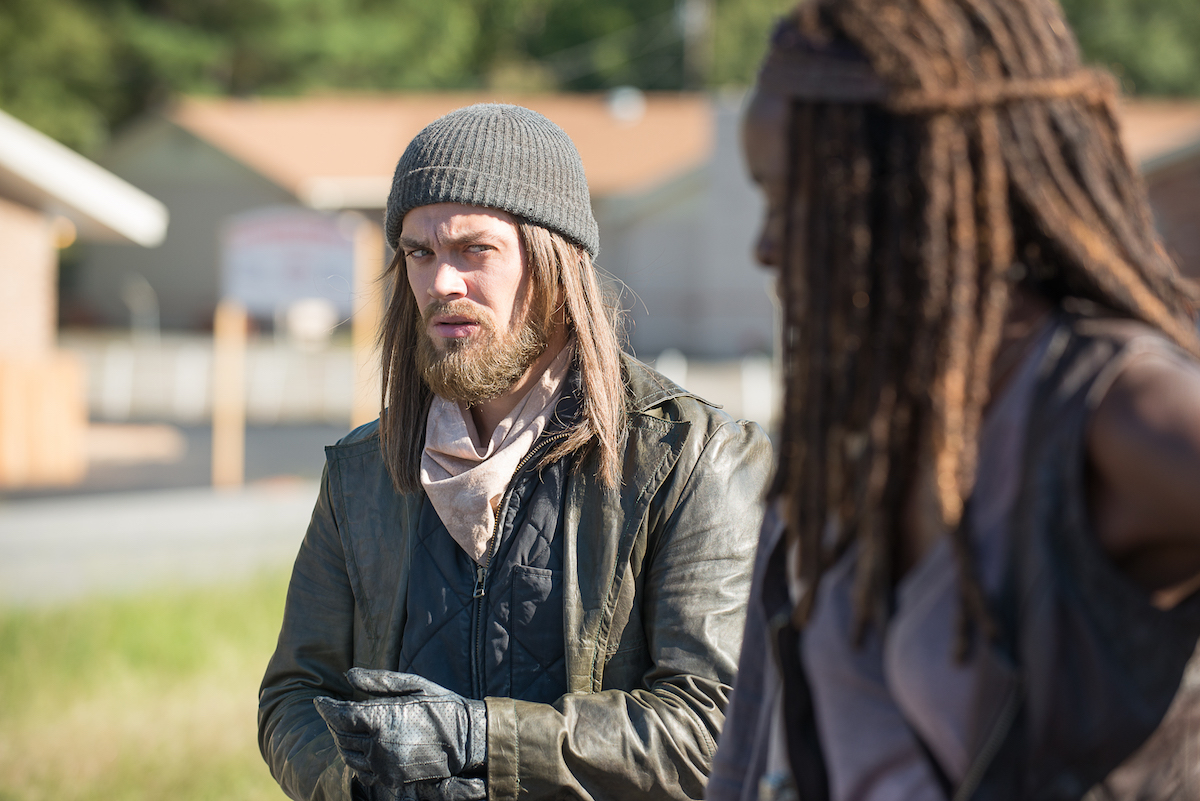 Michonne-and-Jesus-in-The-Walking-Dead-Season-6-Episode-11.jpg
