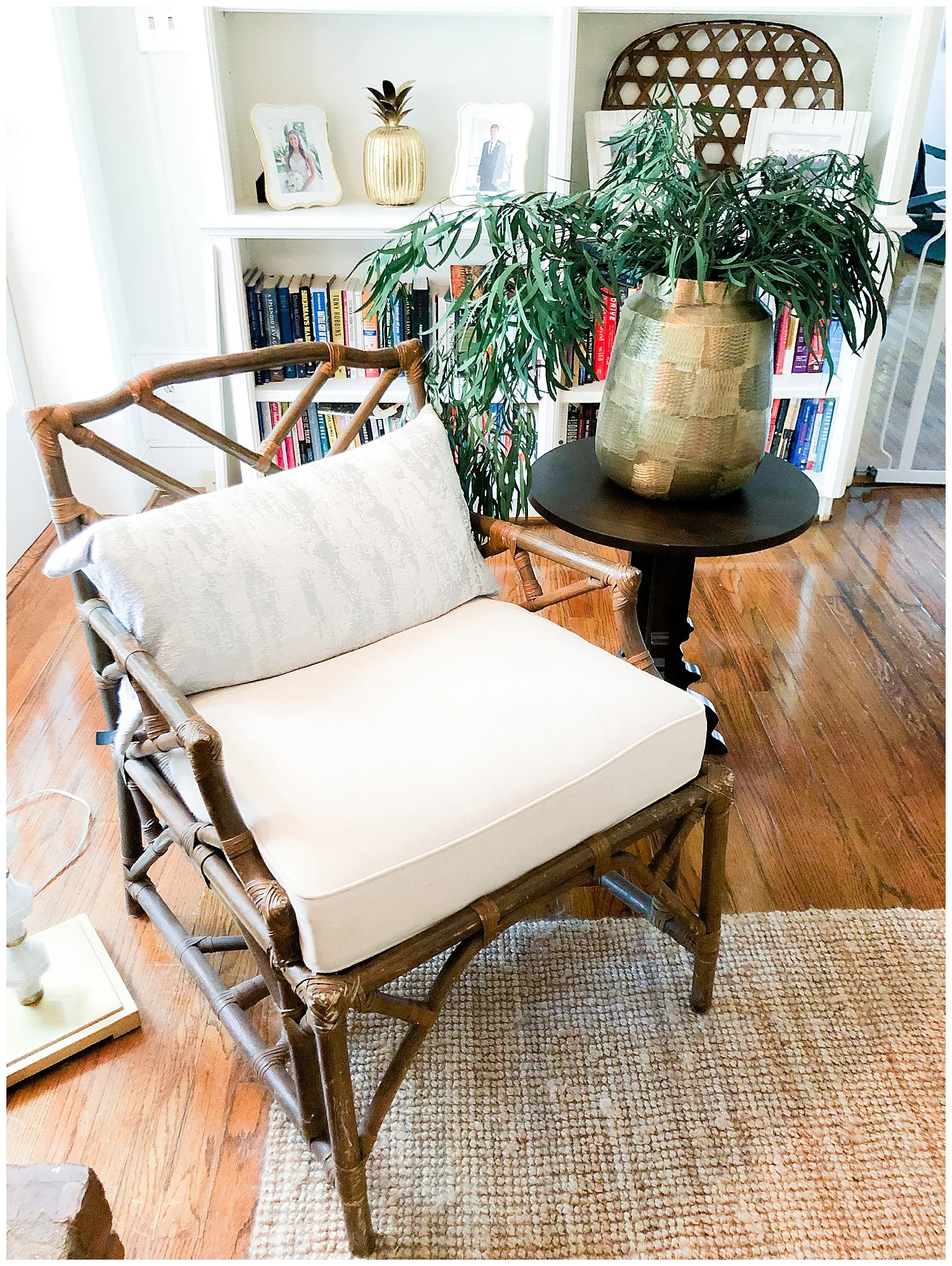 CHINESE CHIPPENDALE CHAIR: $40