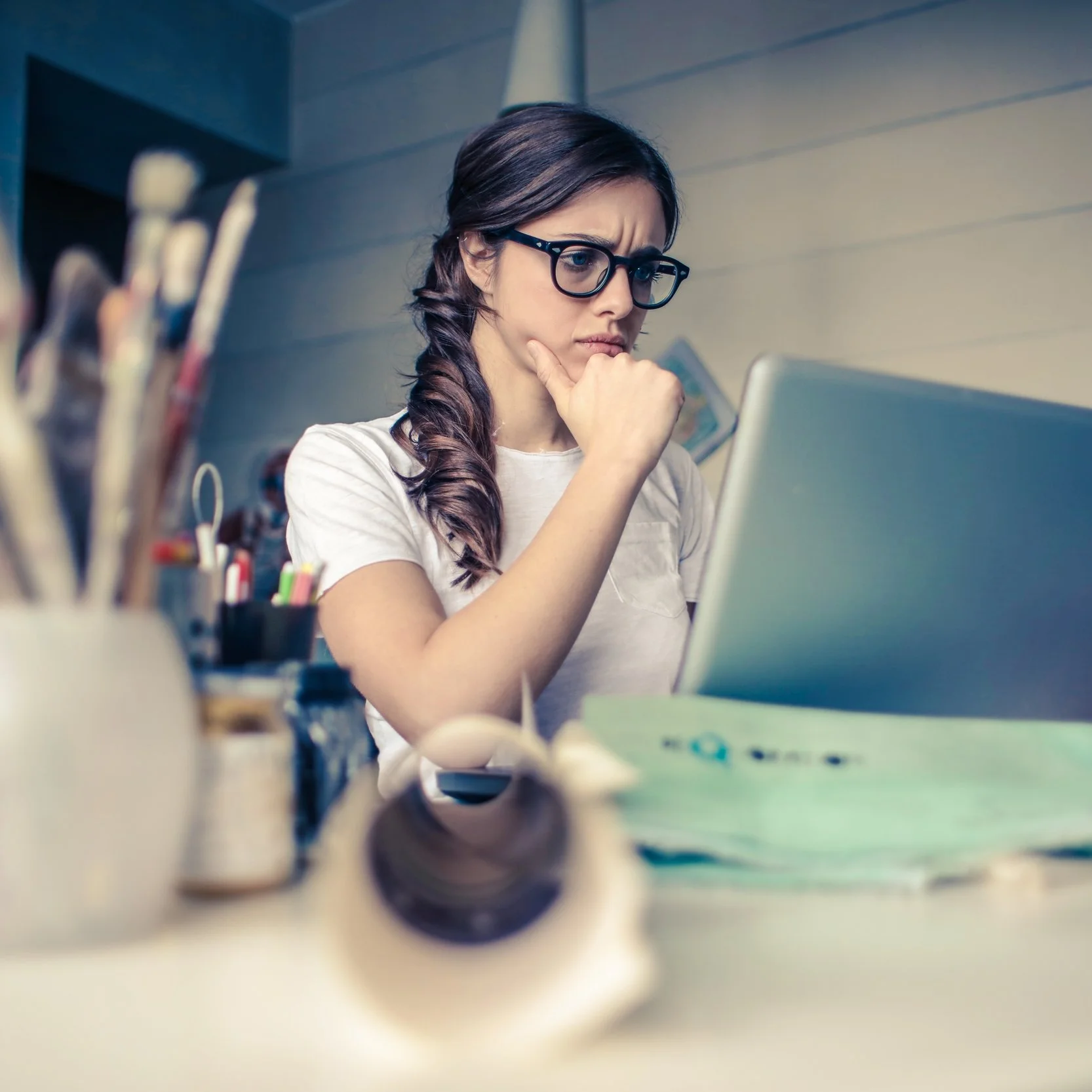 blur-businesswoman-caucasian-941555.jpg
