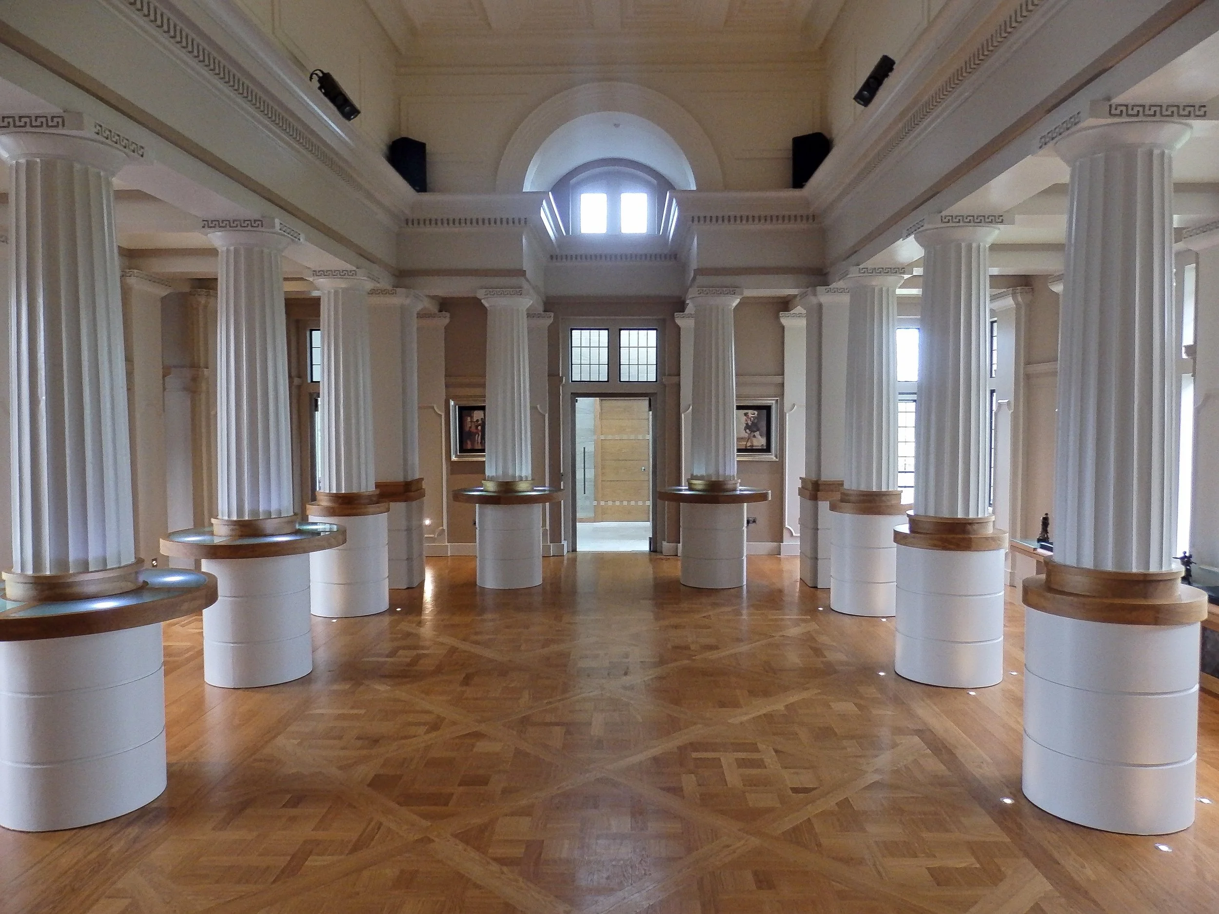 PIC 5 - ANEL MARTIN - THE MANOR HOUSE - BALL ROOM.jpeg