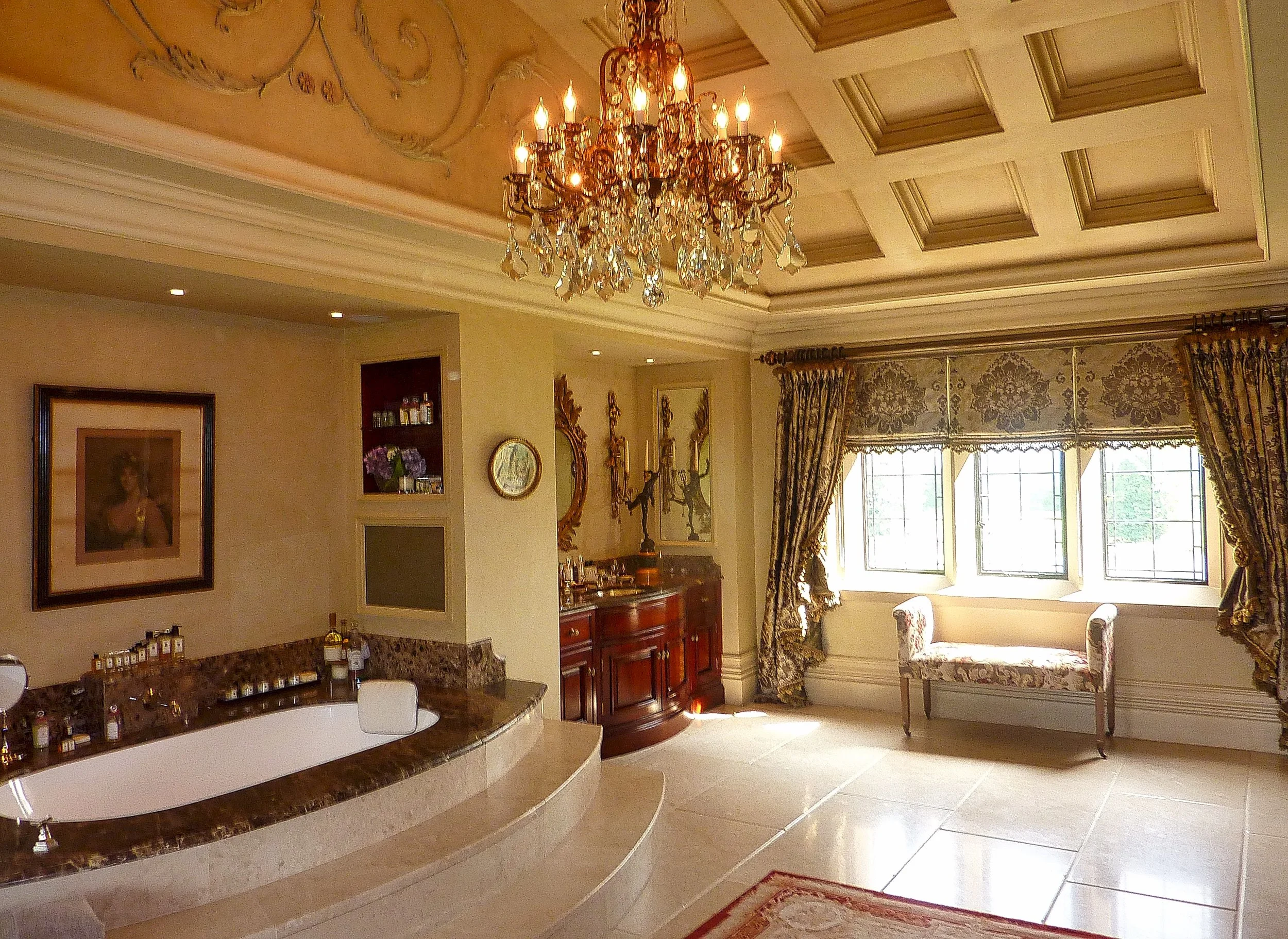 PIC 7 - ANGEL MARTIN - THE MANOR HOUSE - MASTER EN SUITE.jpeg