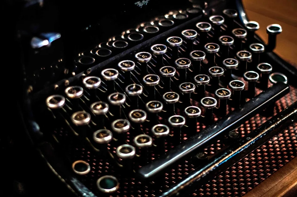 old+typewriter.jpeg