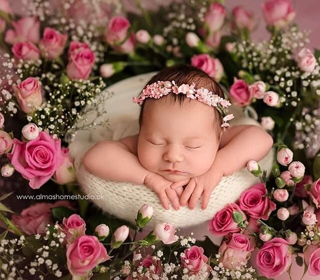 Rosie came to see me today..
❤🌹❤🌹❤
Could not not to get pinky roses for her sesion! 
#almashomestudio #newbornphotographer #bestnewbornphotographers #bestbabyphoto #bestnewborn #instaworthy #instababy #bestbabyphoto #bestnewbornphotographersuk #bab