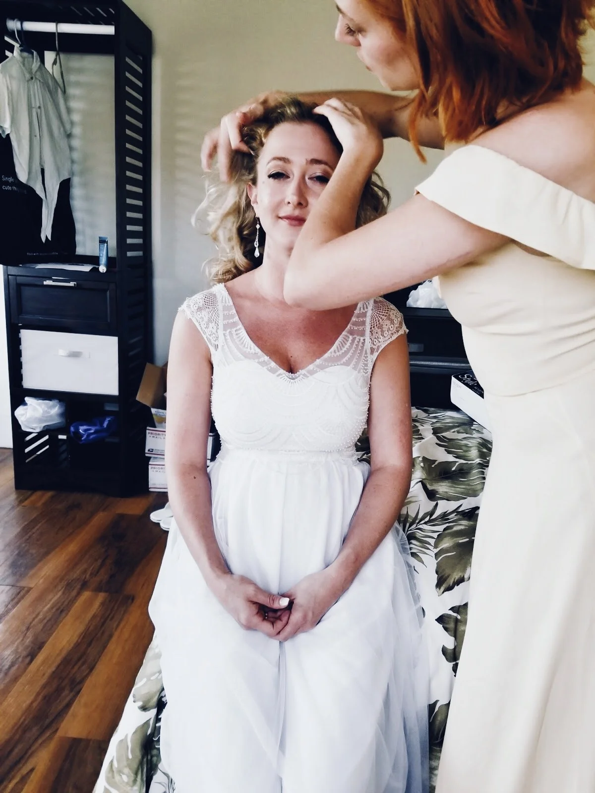 Minimal Millennial Weddings / Black Chalk Magazine / Courtney Barriger