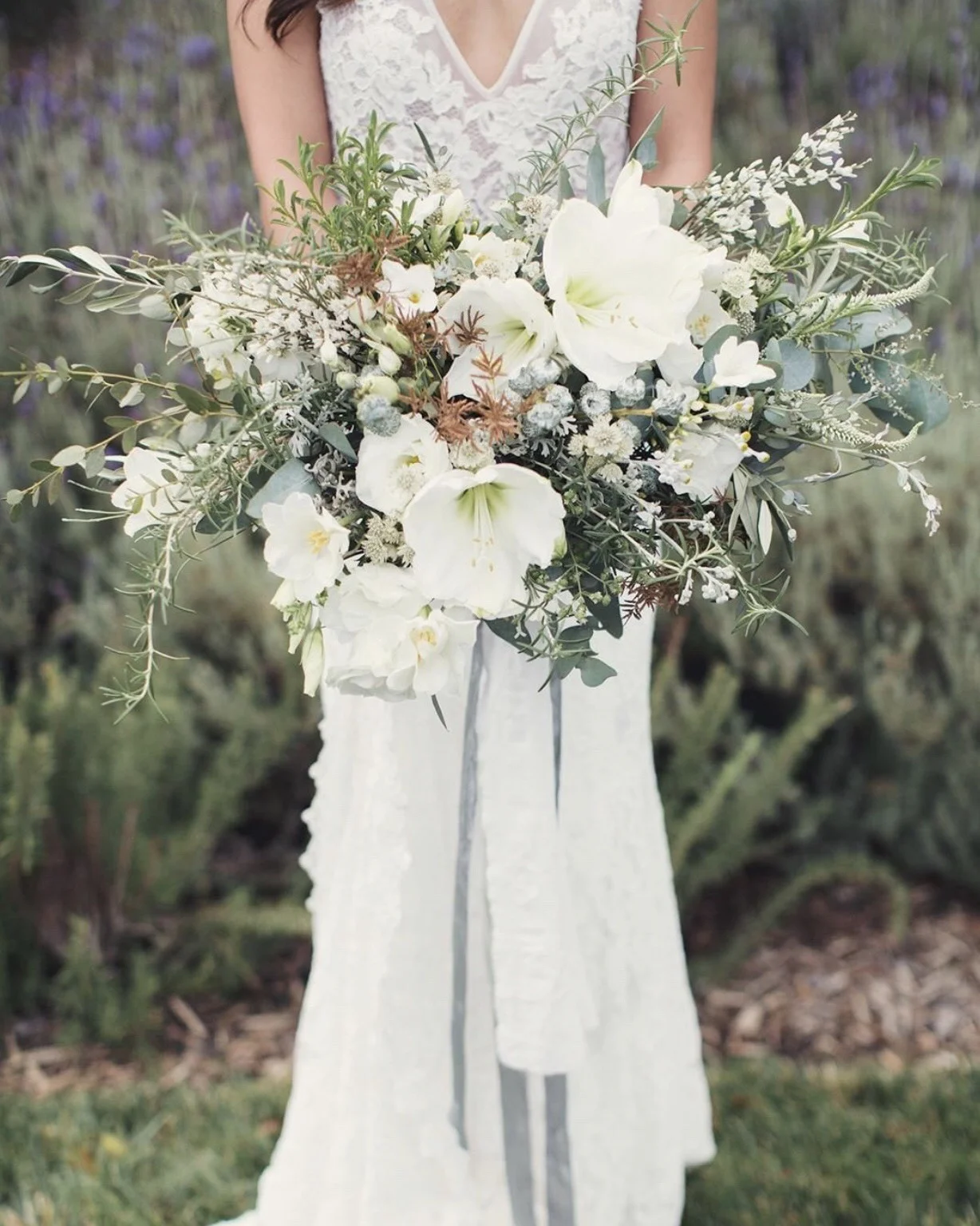 White florals & dusty greenery are brought together in a wildly perfect bouquet. 💐🙌🏼✨🏩🌳🌳 Florals: @thepollenmill | Photography: @anneclairebrun | Coordination: @withgraceandloveevents | Dress: @madewithlovebridal