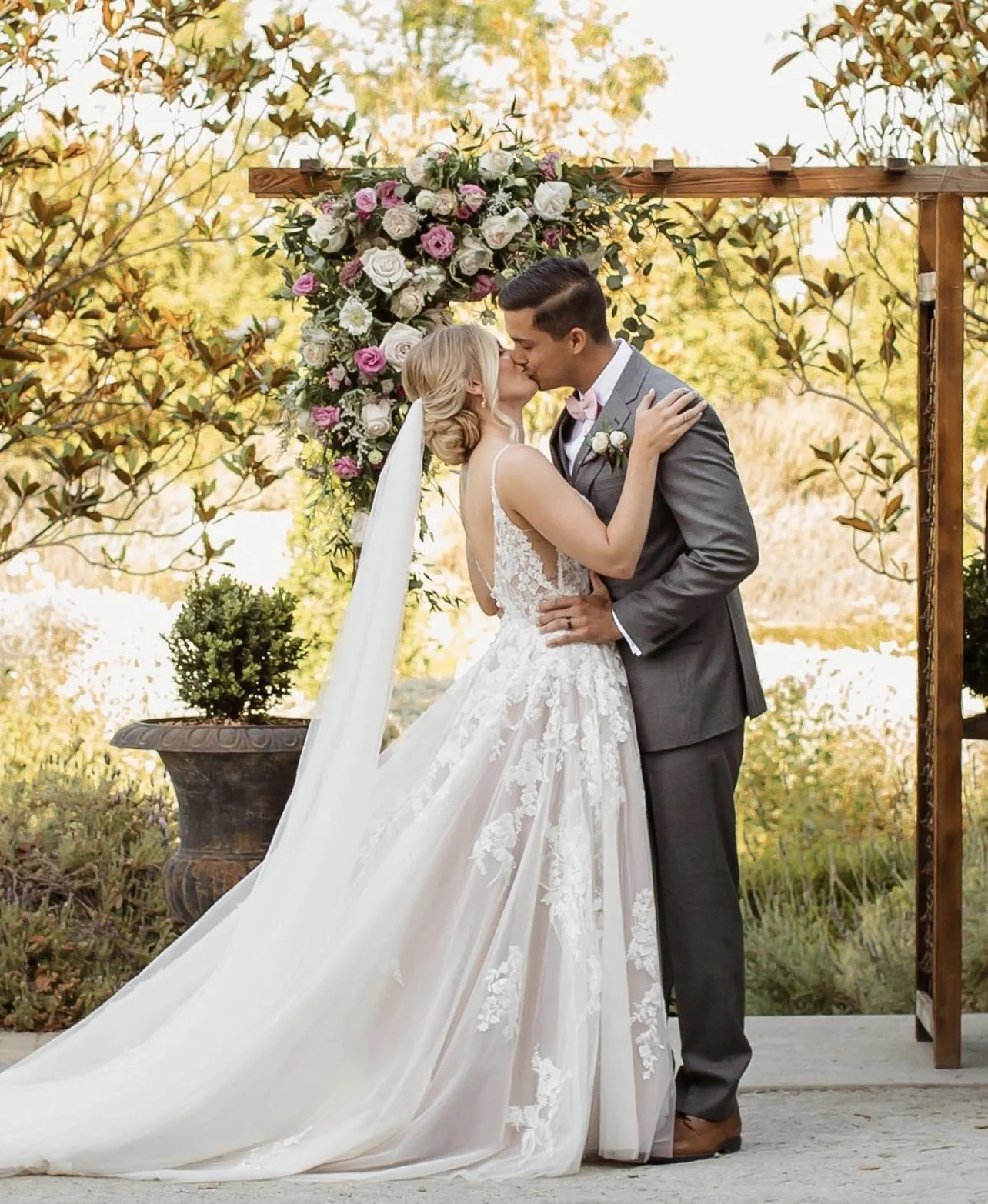 A Classic and Chic August Wedding