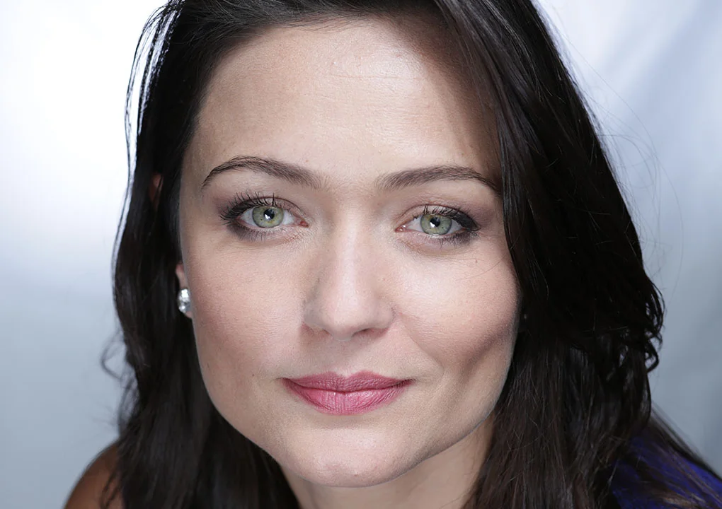 ana-carolina-lima-headshots-08-h.jpg