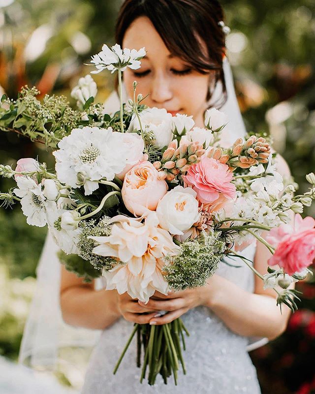 Inspiration can never be kept a secret! @fshualalai @fshualalaievents @flowersbyheidi @fletchphotography @cheers_wedding .
.
.
.
.
.
#hawaiiphotographer #hawaiiweddingphotographer #strictlyweddings #hawaiieventphotographer #pacificweddings #100layerc