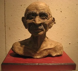 Poor resolution Gandhi
Clay sculpture from 2009 
#oldmanfacemonday
.
.
.
.
.
.
.
#clay #sculpture #mahatmagandhi #gandhi #art #portlandart #portlandartist #bust #portrait