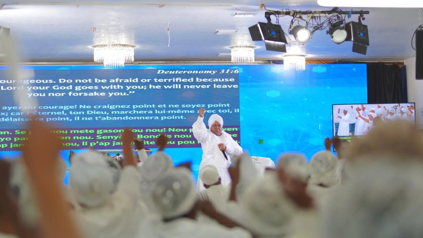 Night 13 of our 21 days of fasting 

Ephesians 6:11
Put on the full armor of God, so that you can take your stand against the devil&rsquo;s schemes.

Ef&egrave;z 6:11
Pran mete sou nou tout kalite zam Bondye ban nou pou nou ka kenbe t&egrave;t anba r