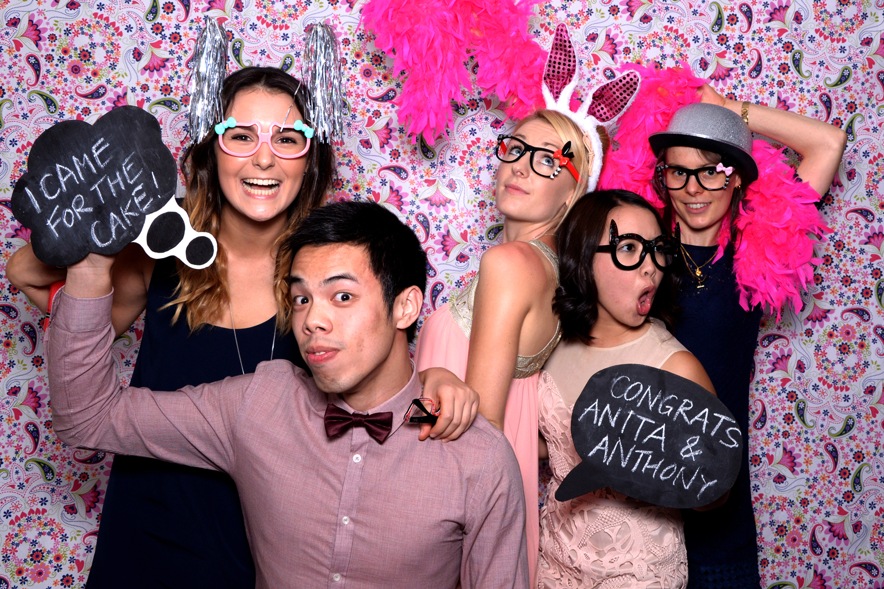 bearbooth-photobooth-backdrop-pink-floral.jpg