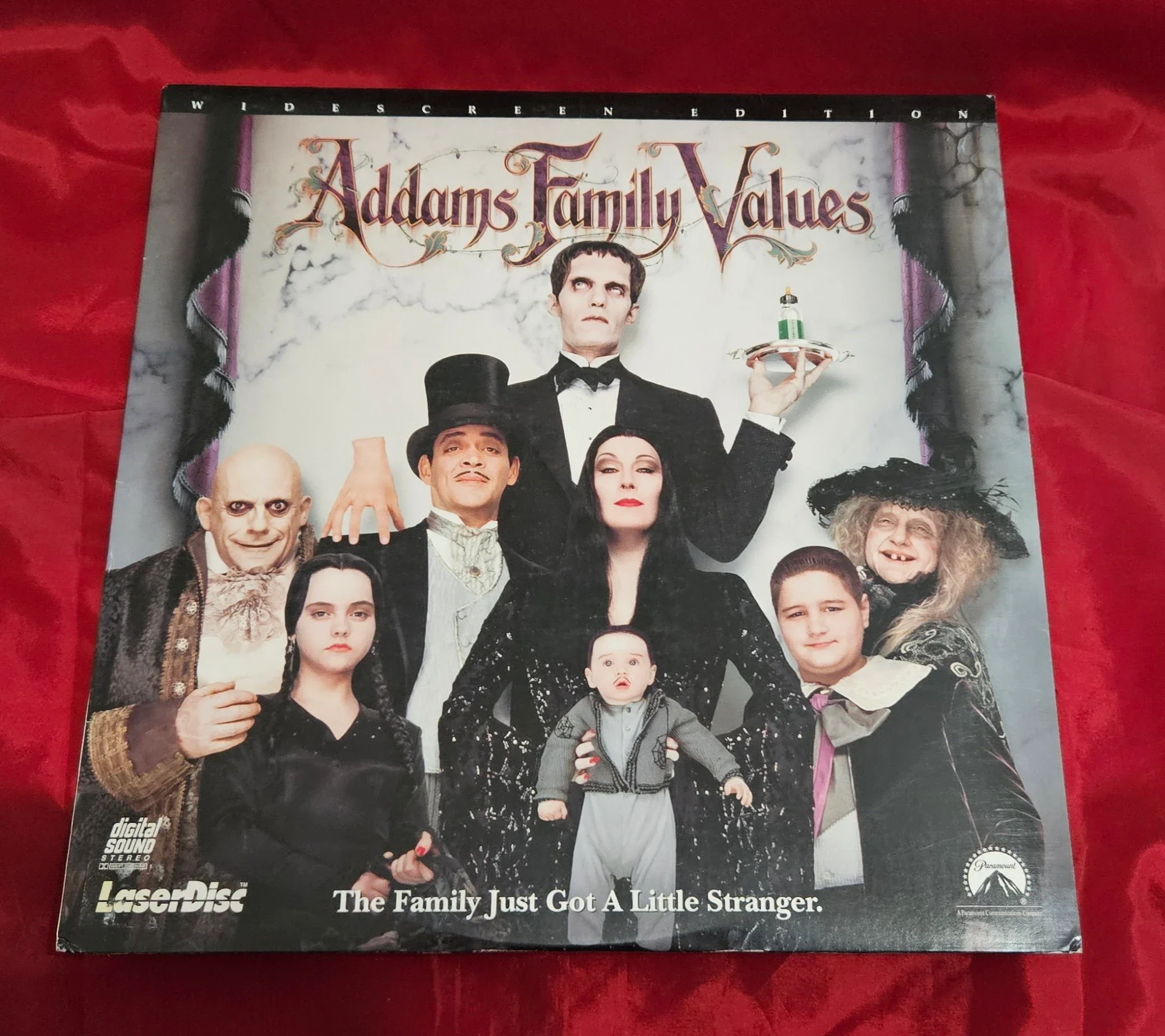 ADDAMS FAMILY VALUES (1993) ON LASERDISC! Directed by Barry Sonnenfeld