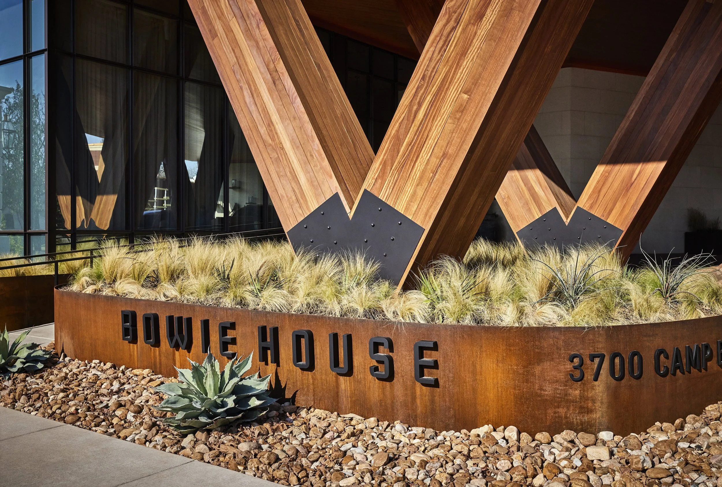 NoeDeWitt_Auberge_BowieHouse (47).jpg