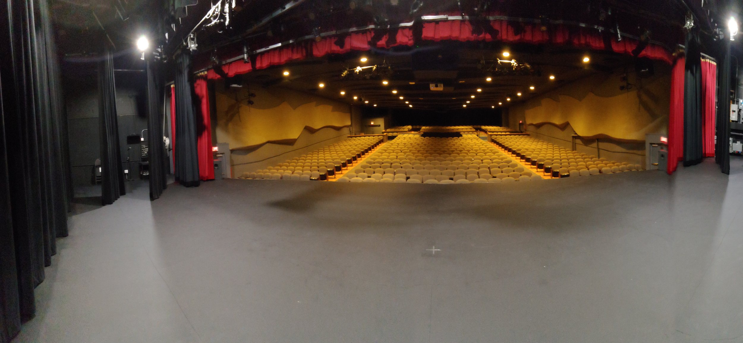 house centre stage panorame.jpg