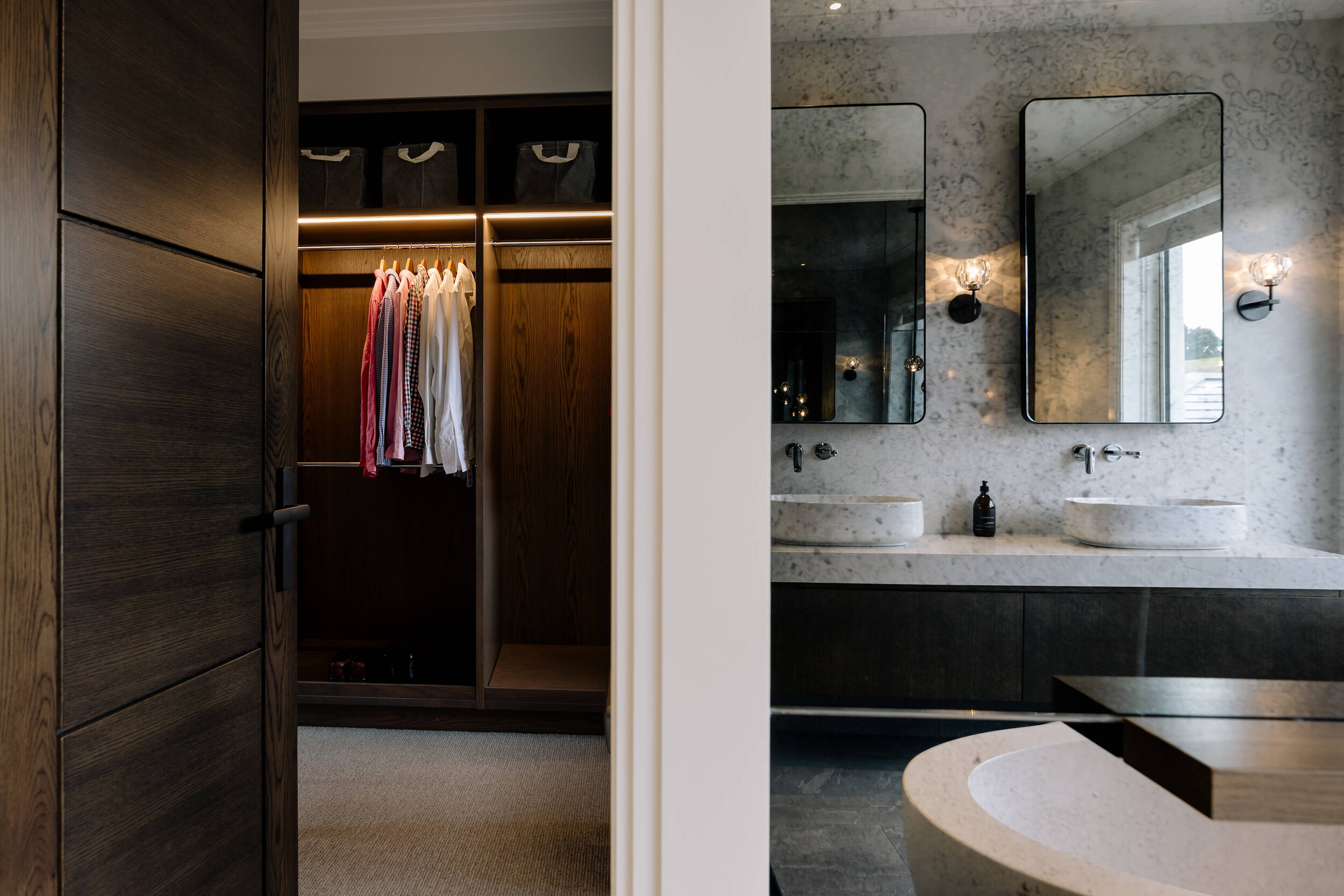 Tawa Architecture_River House_Ensuite_Robe_web.jpg