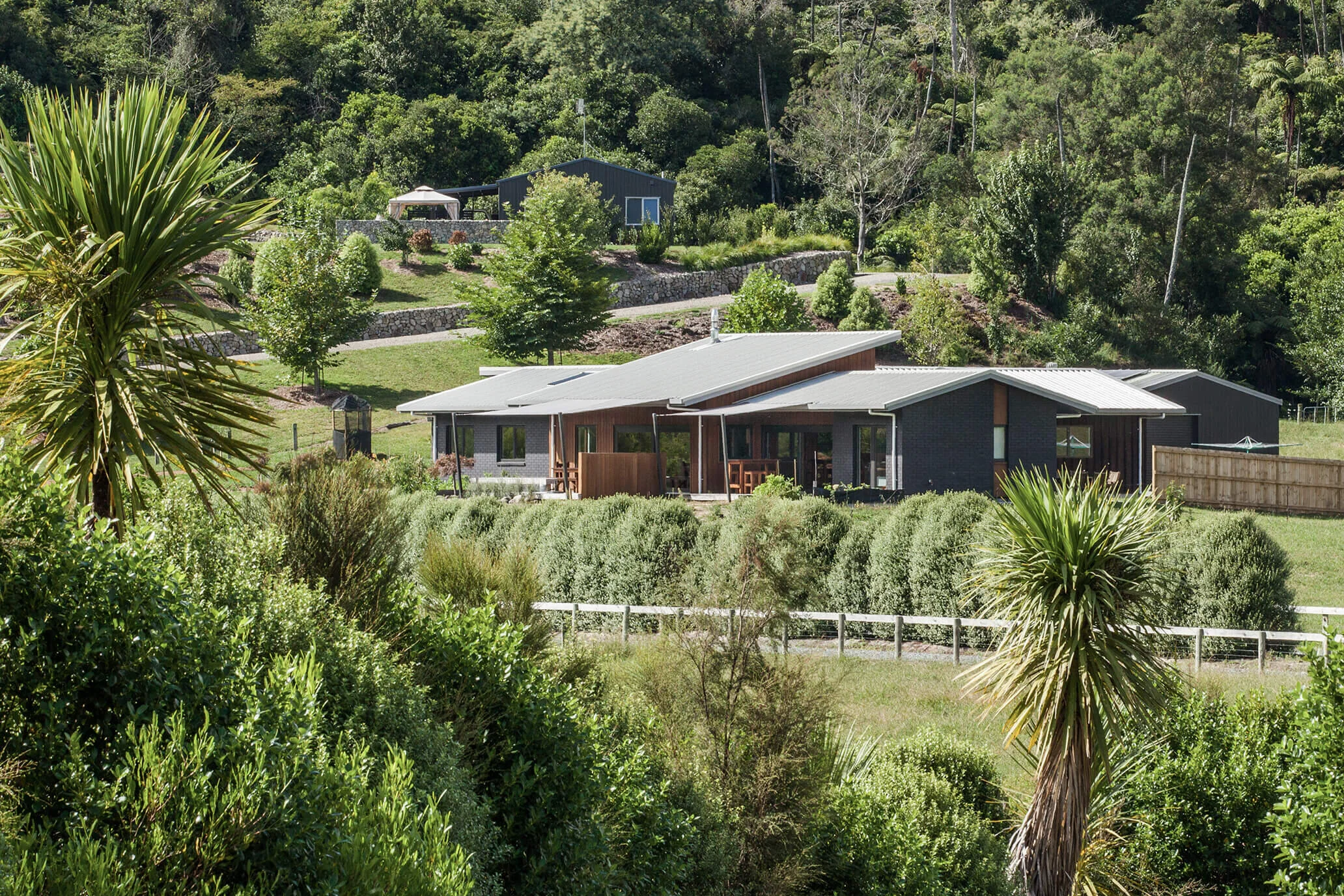 Tawa Architecture_Farrant House_Exterior_Edit_150DPI.jpg