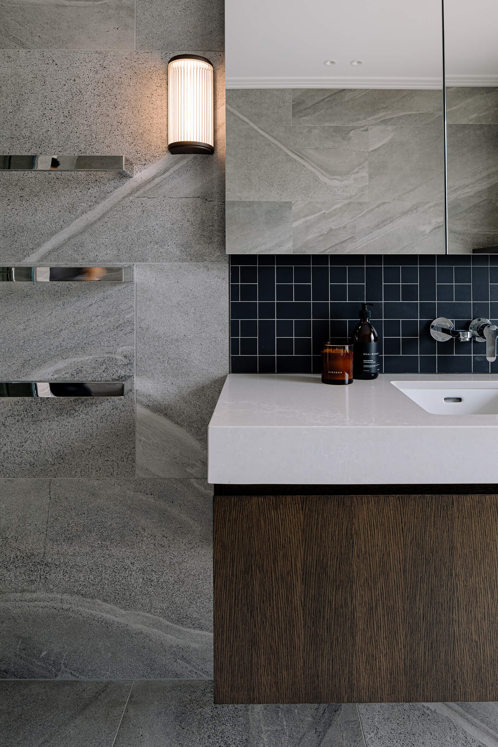 TAWA Architecture_RiverHouse_Family_Bathroom_Closeup_web.jpg