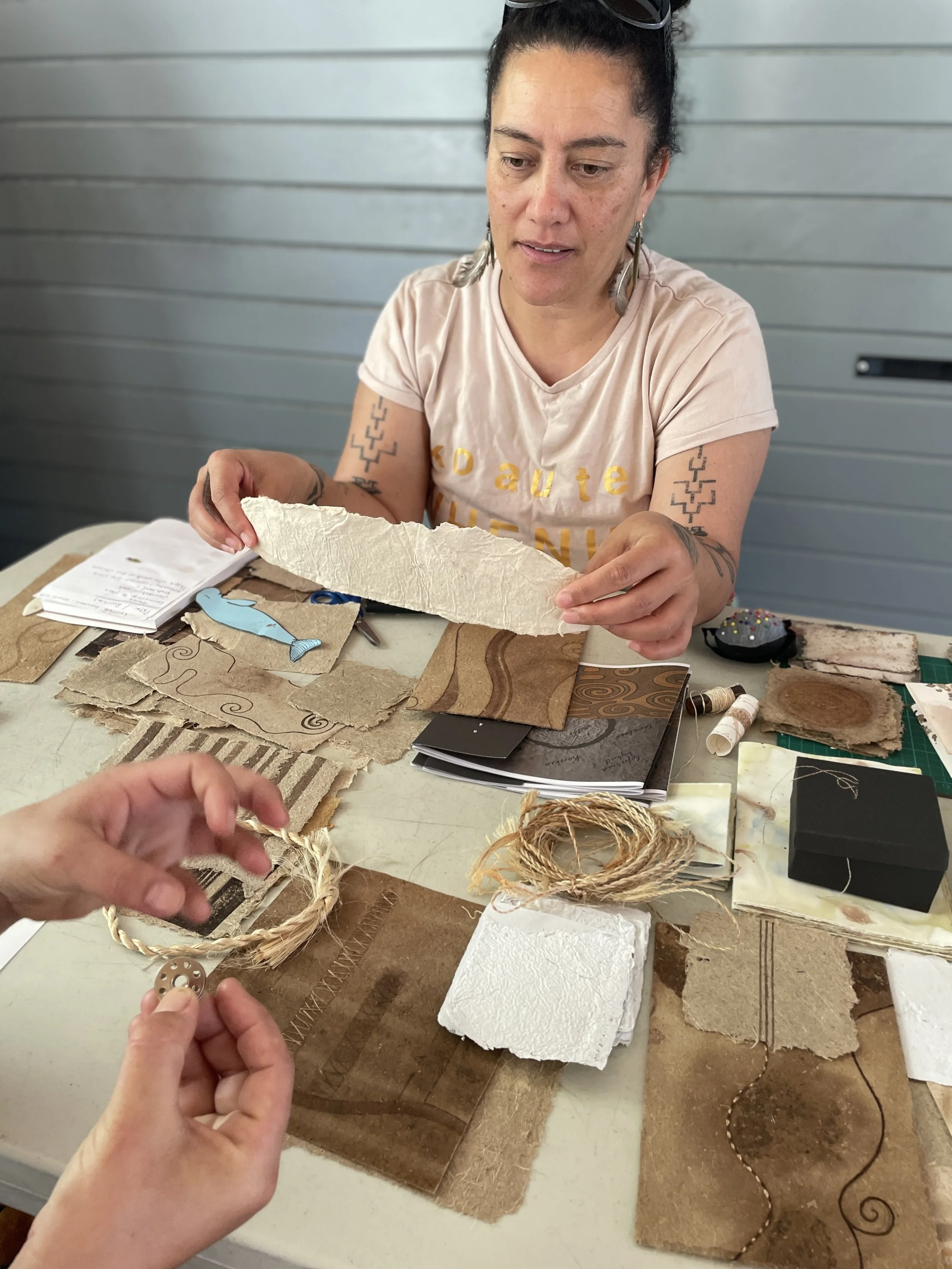 harete at table_2.JPEG