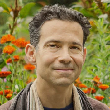 Oren_Jay_Sofer_Headshot_2016-353x470.jpg