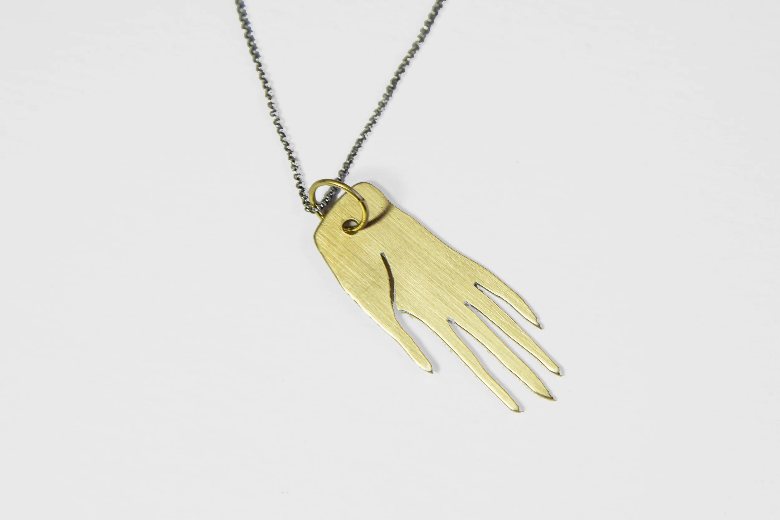 Cutouts_N004_Handy_Silver_detail.jpg