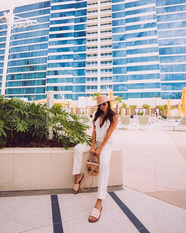 All white ✌🏻 HAPPY SUNDAY🌴 @sam_edelman ✨
.
.
.
#gifted #whiteoutfit