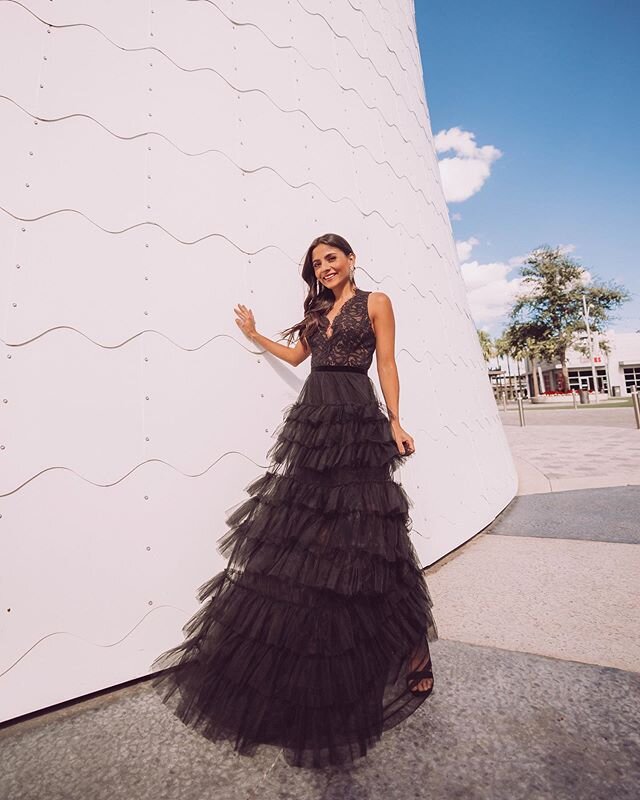 Feeling like a 👸🏻in this Tulle Evening Gown from 
@bcbgmaxazria partner beyourownmuse bcbgmaxazria