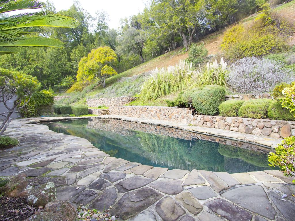 San Rafael | 3 Bed 2 Bath Private Retreat