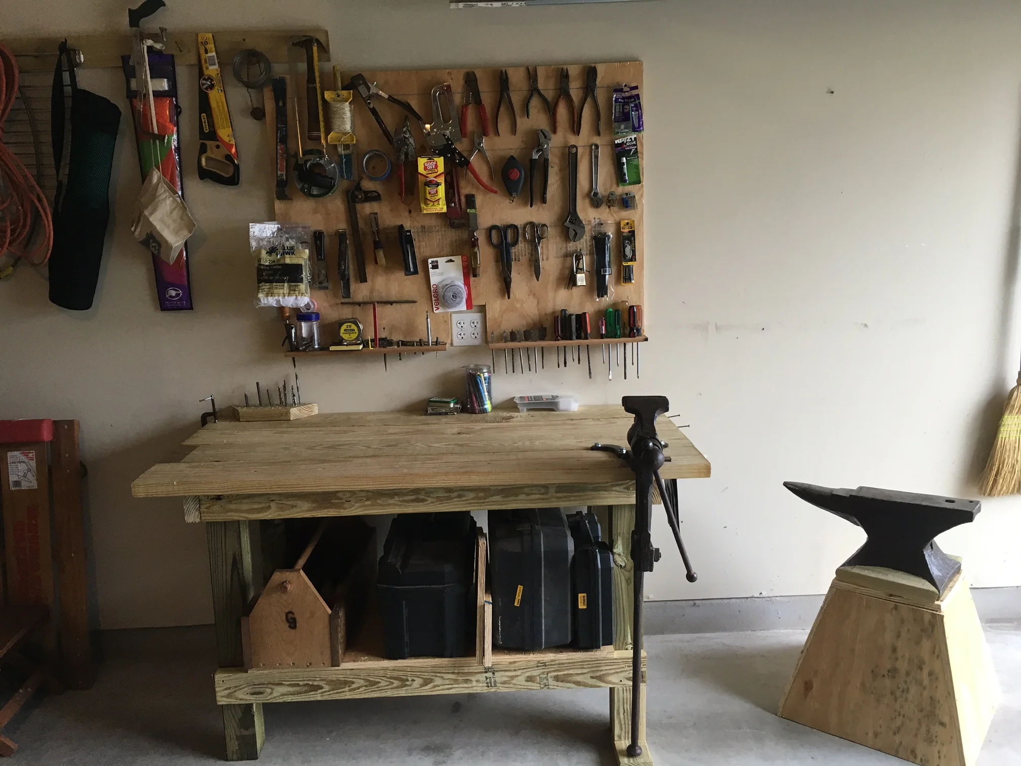 Jenna's Mouse Hole anvil in Austin Texas 2015
