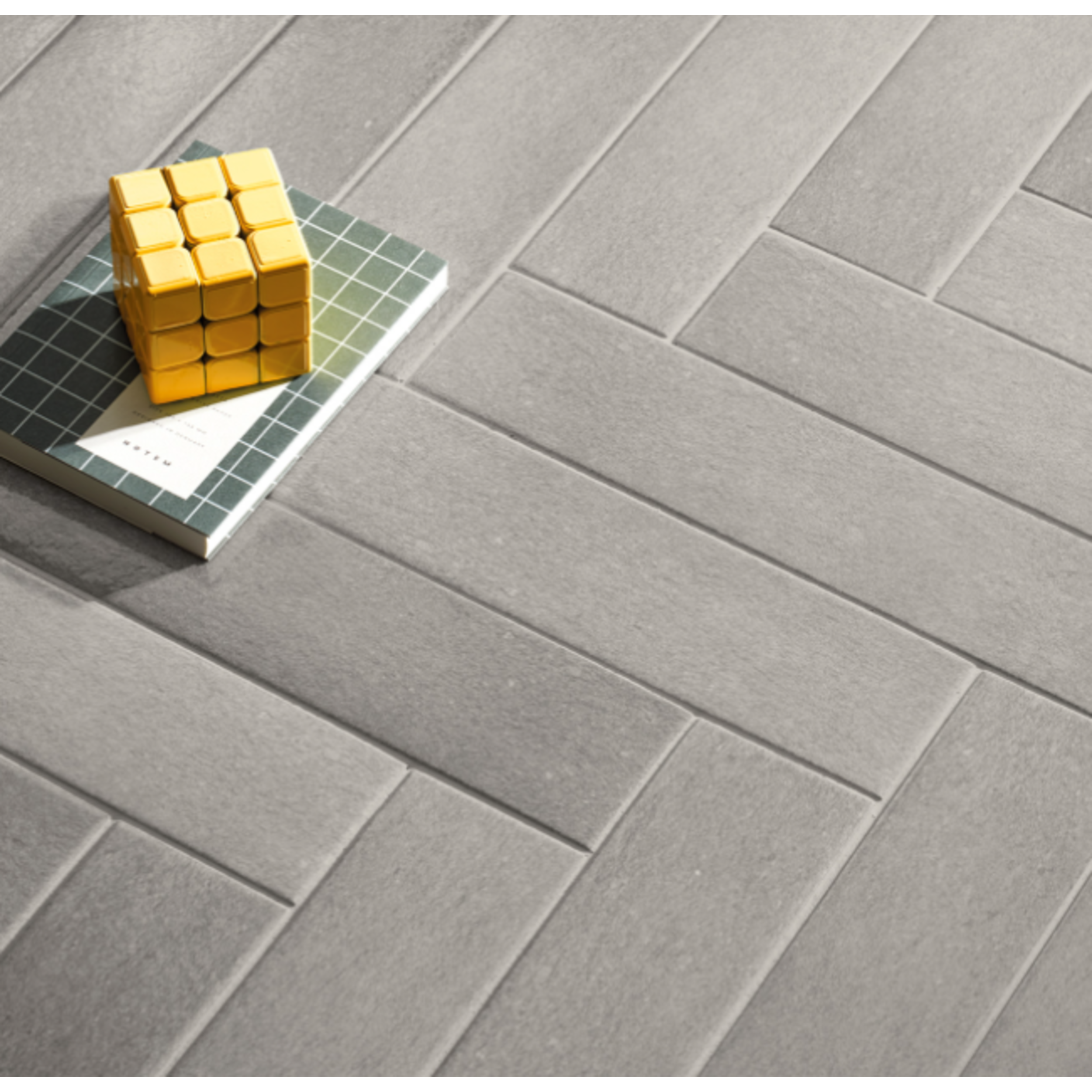 Dakota_Tiles_Toledo_Winnie_silver_matt.png