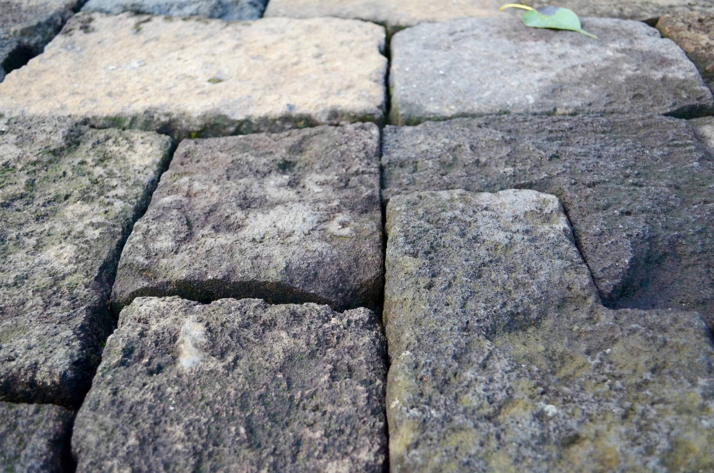 No binding agents were originally used in constructing the temple, instead rocks were formed into interlocking pieces.