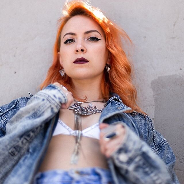 T.O.N.I.G.H.T 🦊 . . . .
The @wearesuperfoxx show is back!!! On @sohoradio hosted by Queen @krystalroxx 🔥 6-8pm . . . .
Joining @krystalroxx from 6.30pm tonight ... vocalist @camdencoxmusic !!! Guestmix @ 7.30pm from  @dj.bompe who cites her inspira