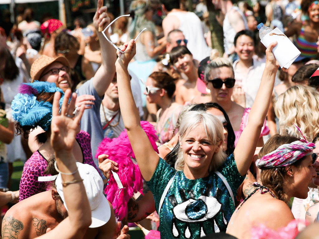 Morning Gloryville Crowd 4.png