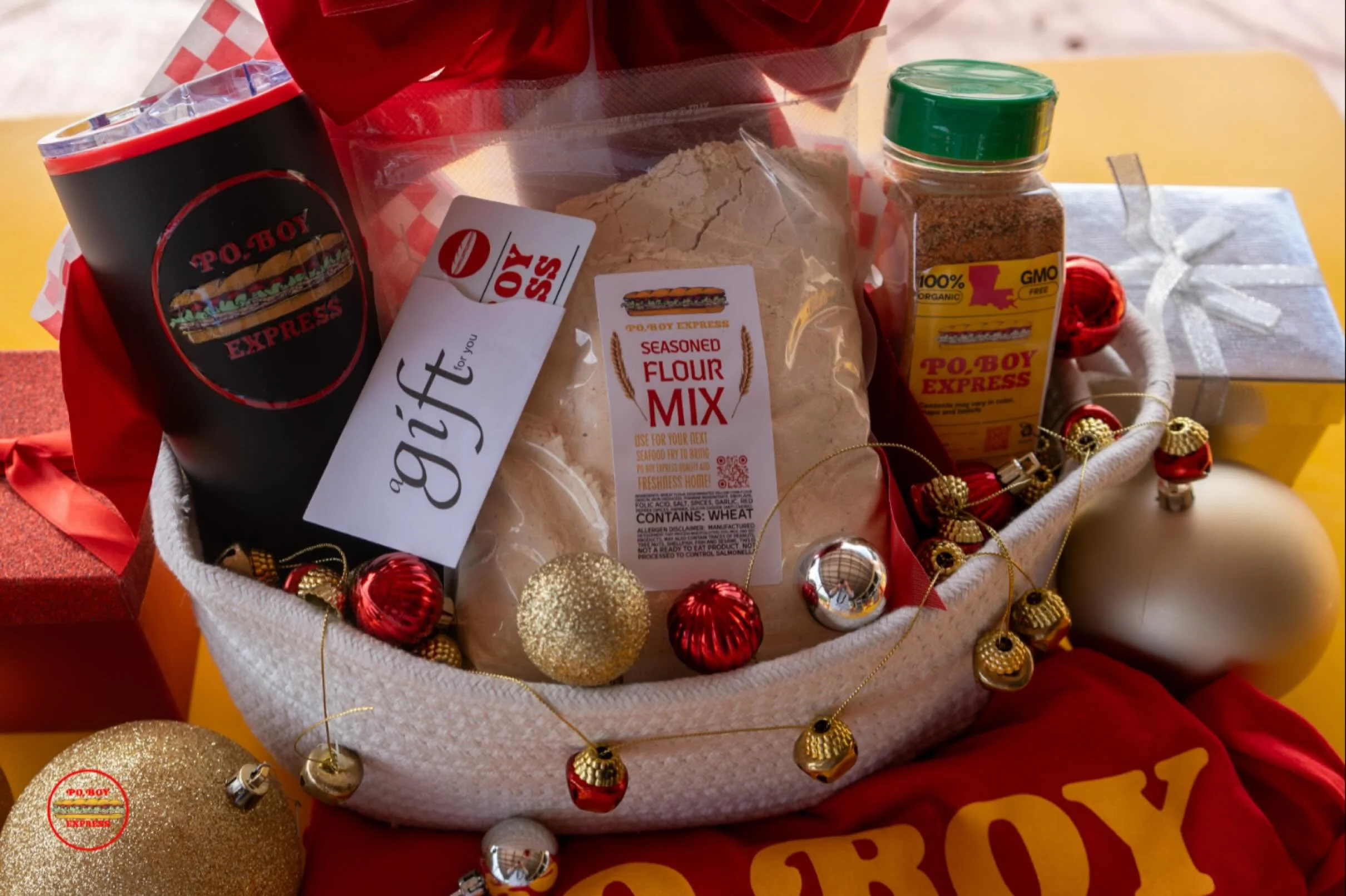 We&rsquo;ve got gift baskets ready for you! Build it your way! 
#giftbasket #poboyexpress #bestpoboy #christmastime #225batonrouge #foryou