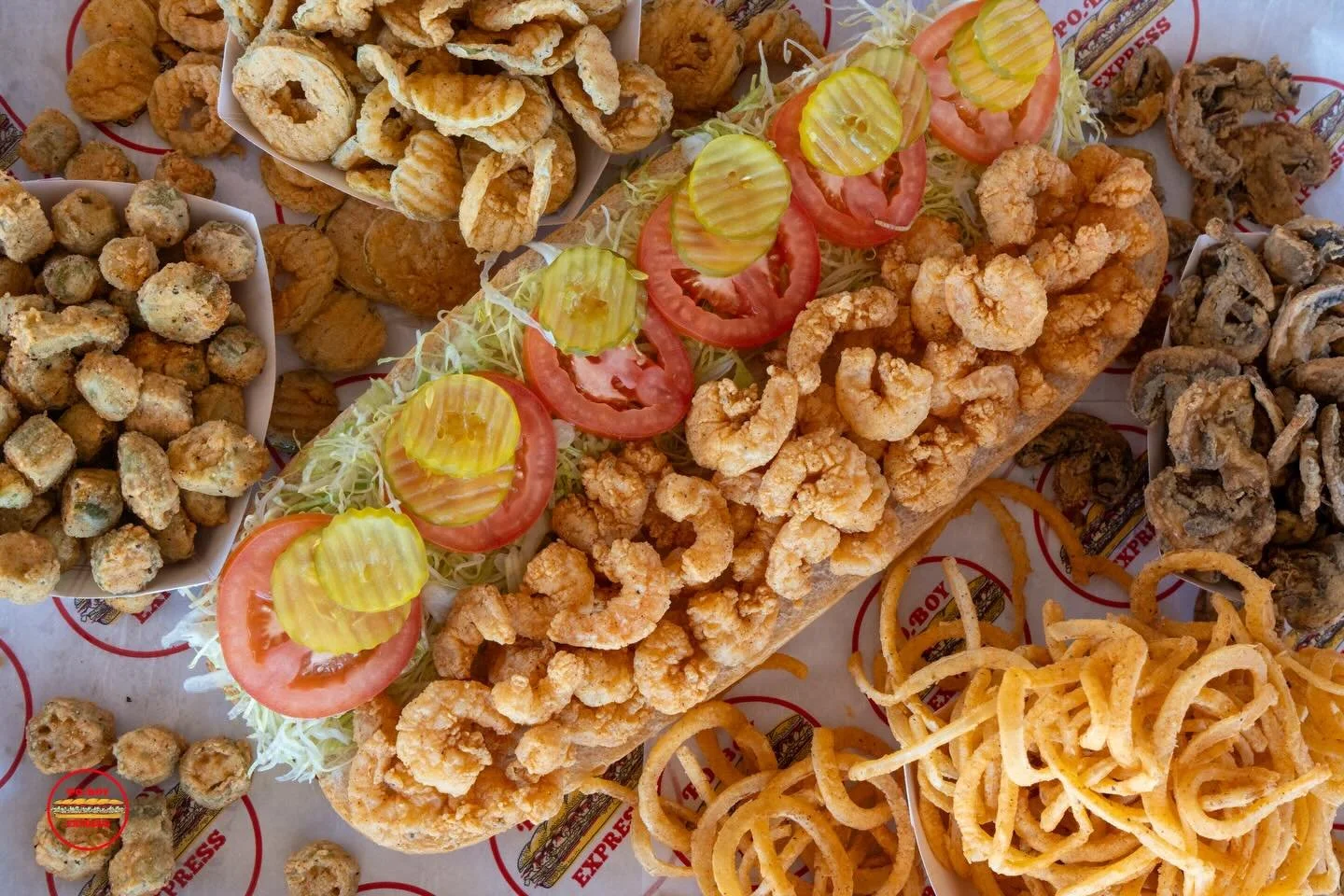 All about the shrimp poboy and our signature fried favorites. 💛❤️
#poboy #friedpickles #friedmushrooms #friedokra #onionrings