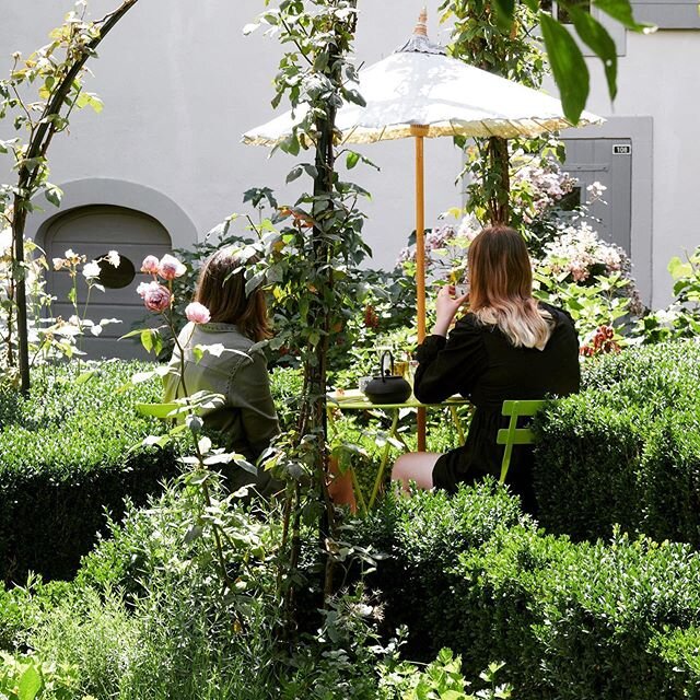 #lanoyere#instants de douceur et de bonheur au jardin pour le th&eacute; anglais en ce tout premier jour estival#afternoonteatime☕🍰