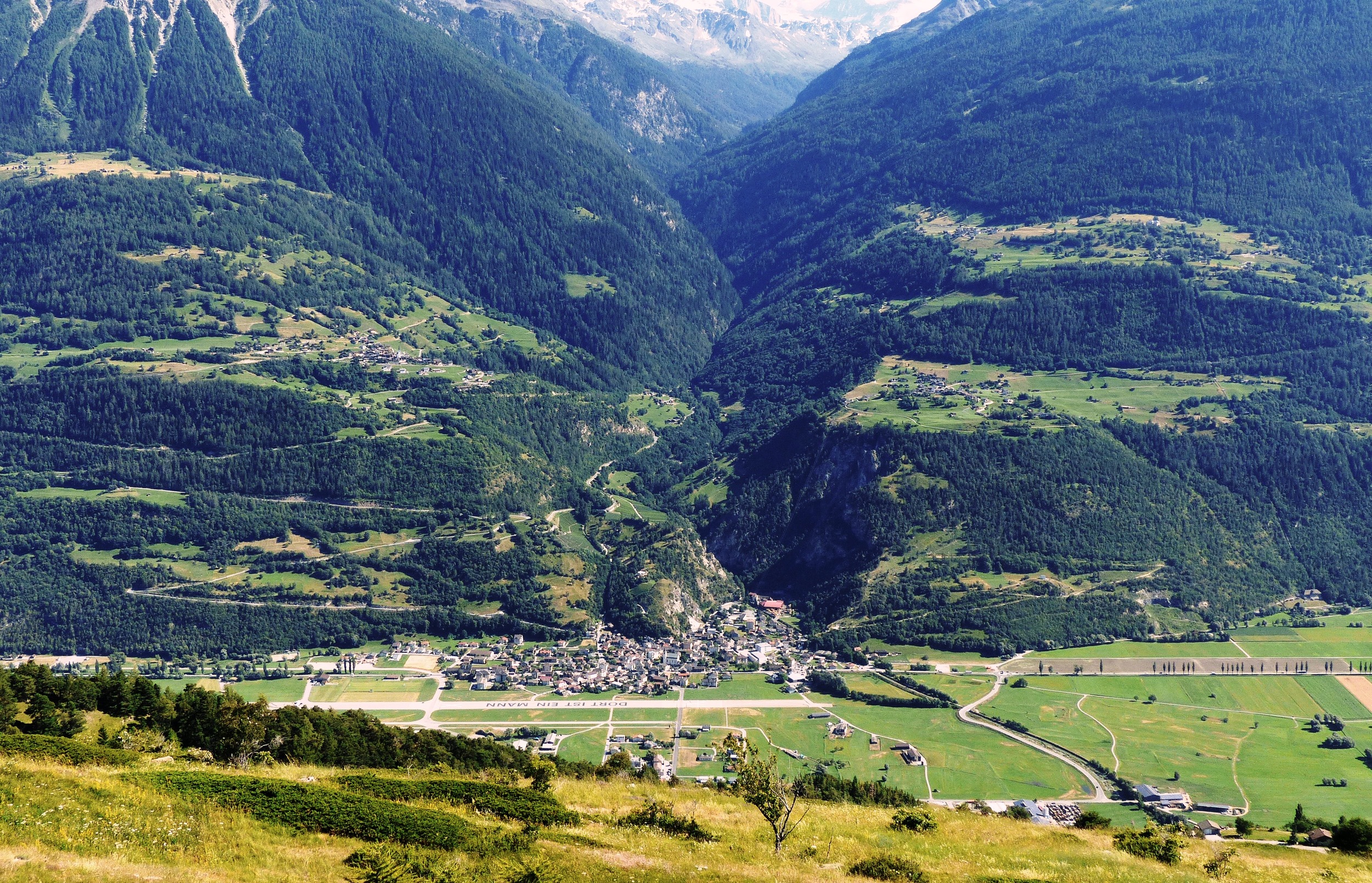 Turtmann und Kulturlandschaft Kastleren rechts vom Dorf