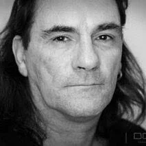 Portait de l'artiste François Benoit Lison exposé à la Galerie Sarto Paris 7