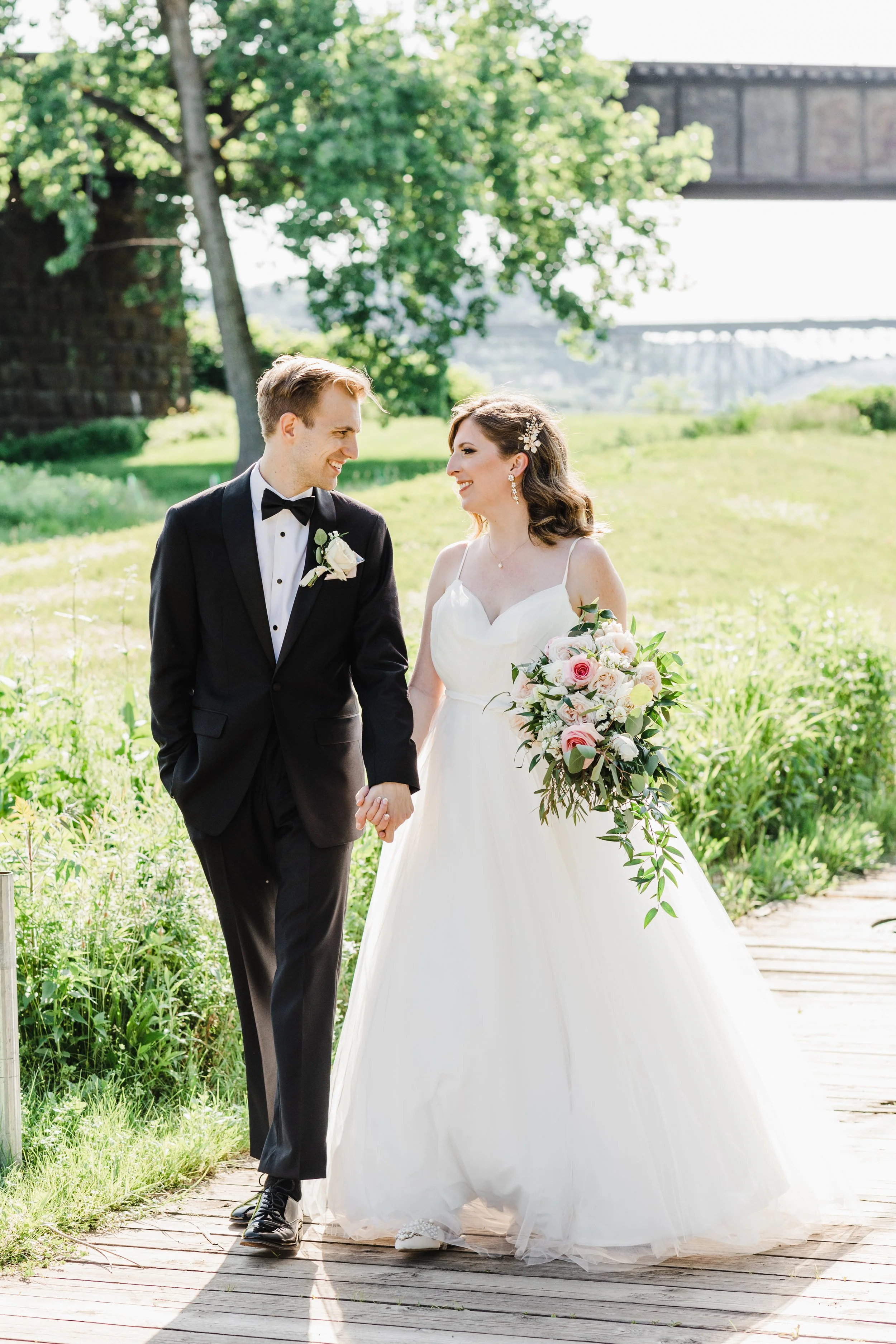 5 Tips Your Wedding Photographer Wants You to Know