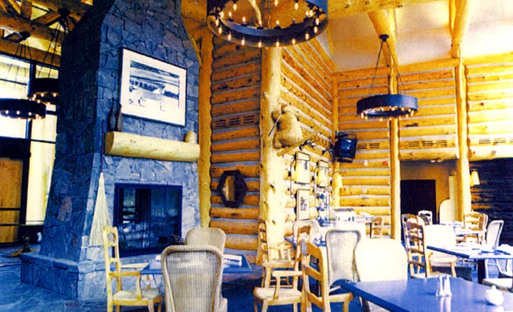  Architect: Hicks-Pettes Architects Inc. Michael Pettes: partner in charge, design partner Interior Design: Moncur Design Associates Inc. 