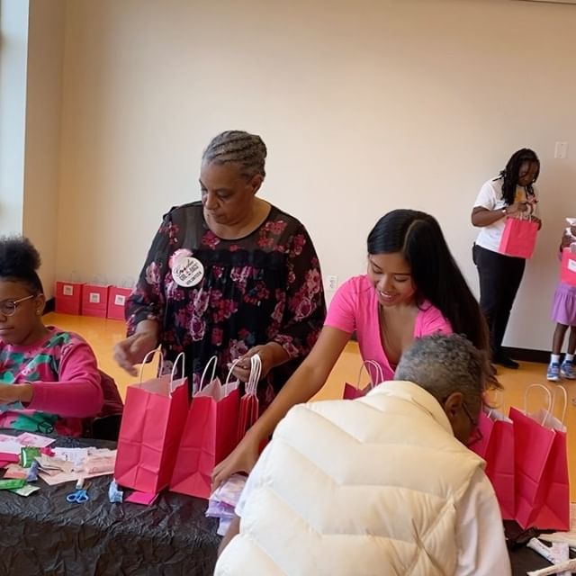 100 Goodie Girl Bags packed!! PACKING SOCIAL 💞🛍
Special thanks to Single Parent Achievers  for hosting a Packing Social to support breast cancer awareness month.  We had a dynamic speaker &amp; breast cancer survivor Ashley Conway.  This amazing gr