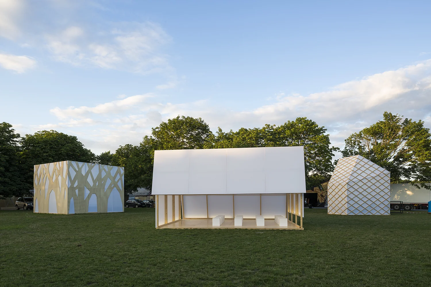 Superflex Flagship Shelters på Roskilde Festival, 2016 | Foto af Torben Eskerod.