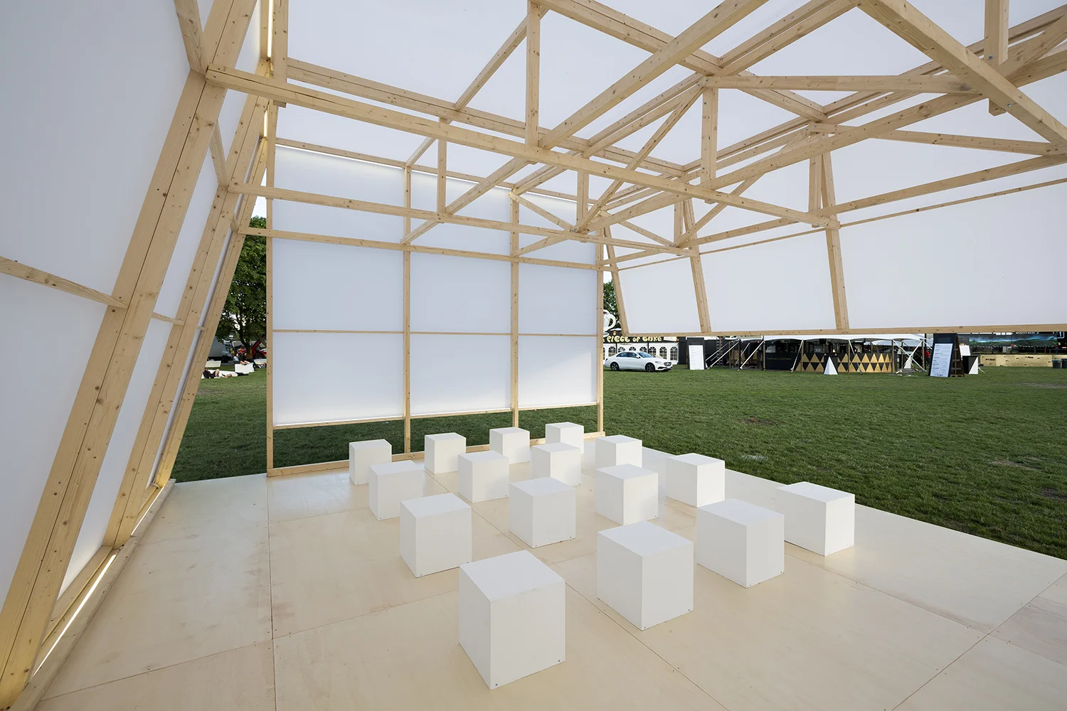 Superflex Flagship Shelters på Roskilde Festival, 2016 | Foto af Torben Eskerod.