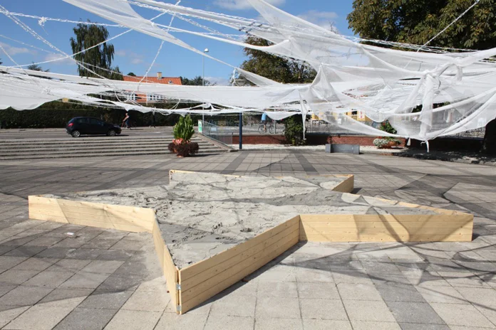 Karoline H. Larsen “Stjernestøv – en stedsans” | Hvidovre Torv, 2014 | Fotos: Rune Drewsen