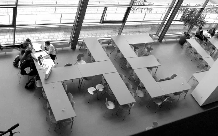 Designskolen Koldings kantine med Hej-bordopstilling.
