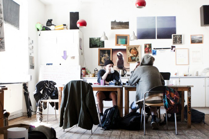 Fotografisk Skole (Byhøjskolen) "Fotografisk Skole er en af landets ældste, bedste og mest nyskabende skoler indenfor fotografi. Efter et ophold på skolen har du alle muligheder for at blive en mere kompetent, tænksom og eksperimenterende fotograf. Meget dygtigere og meget mere dig." Fag: Fotografi | Varighed: ½-2 år. Adresse: Mejlgade 53, 8000 Aarhus C. Links: Fotografiskskole.dk | Facebook