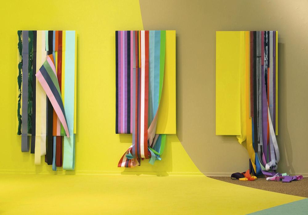 Ingrid Kæseler "Circle, Accumulation # 1, 2, 3, yellow" , 2014. Akryl på aluminium og nylon, 250x100x50 cm. Tilhører kunstneren.