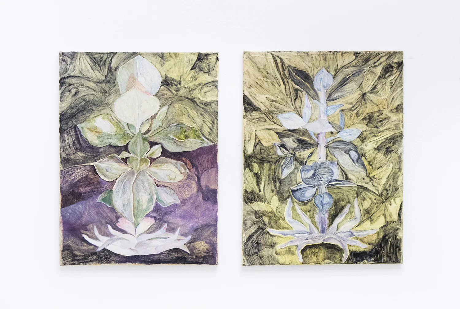 Kinga Bartis, "Old soil", 2016 (oil on canvas, 40x29.5cm) & "New soil, no soil", 2017 (oil on canvas, 40x30cm) | Foto © I DO ART Agency.