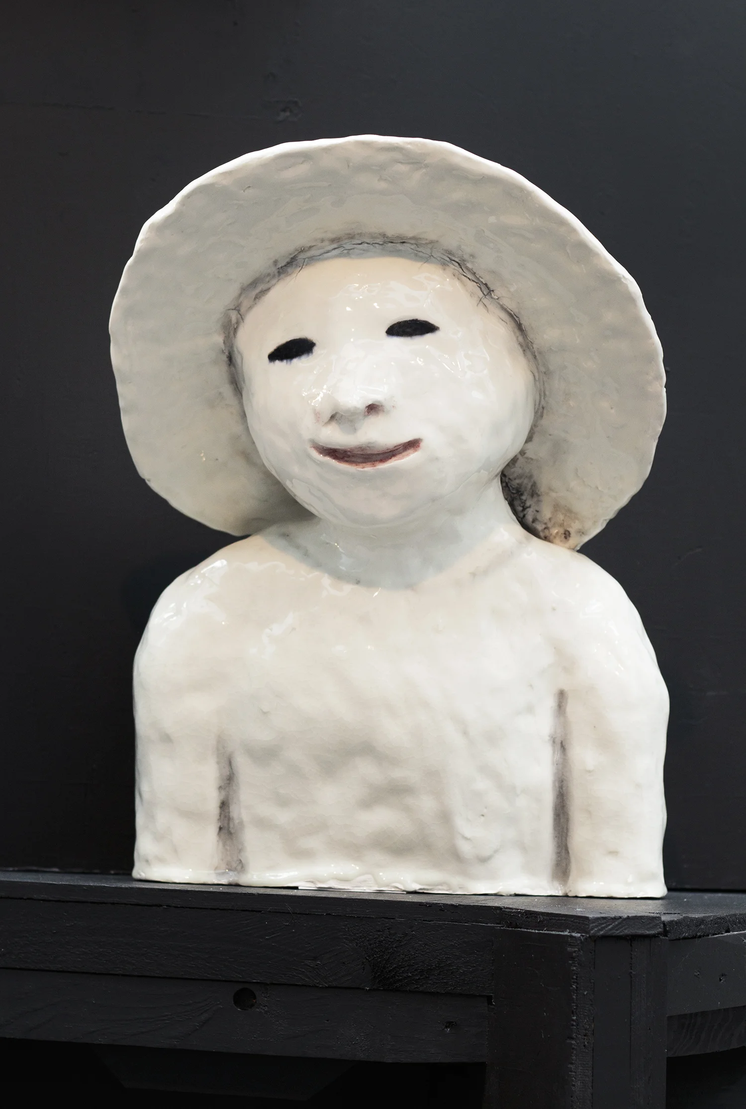 "Hvid mand", 2016 (Glaseret porcelæn) | Foto © I DO ART Agency.