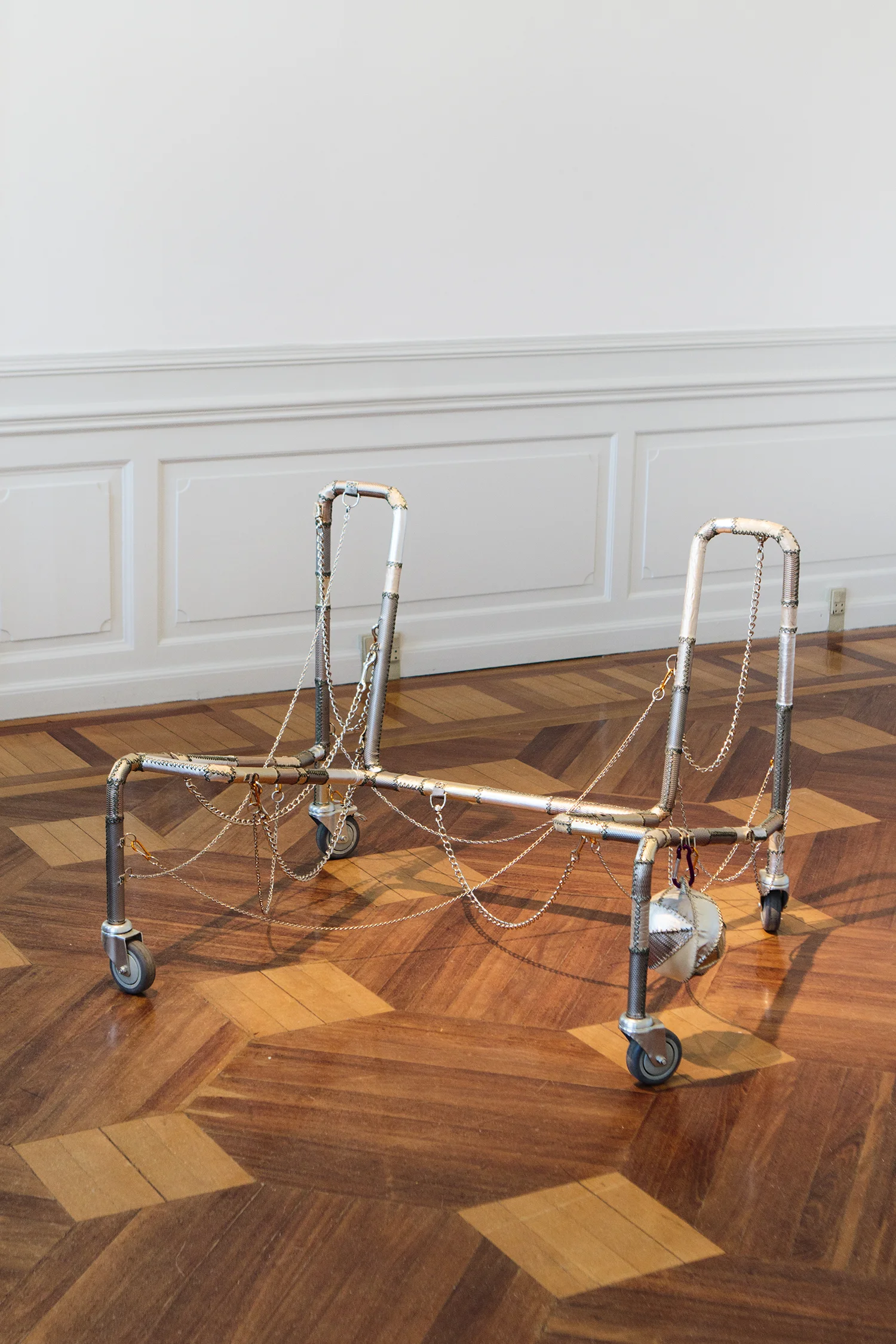 Maiken Bent, Trolley #14 | Foto: Rikke Luna & Matias © I DO ART Agency.
