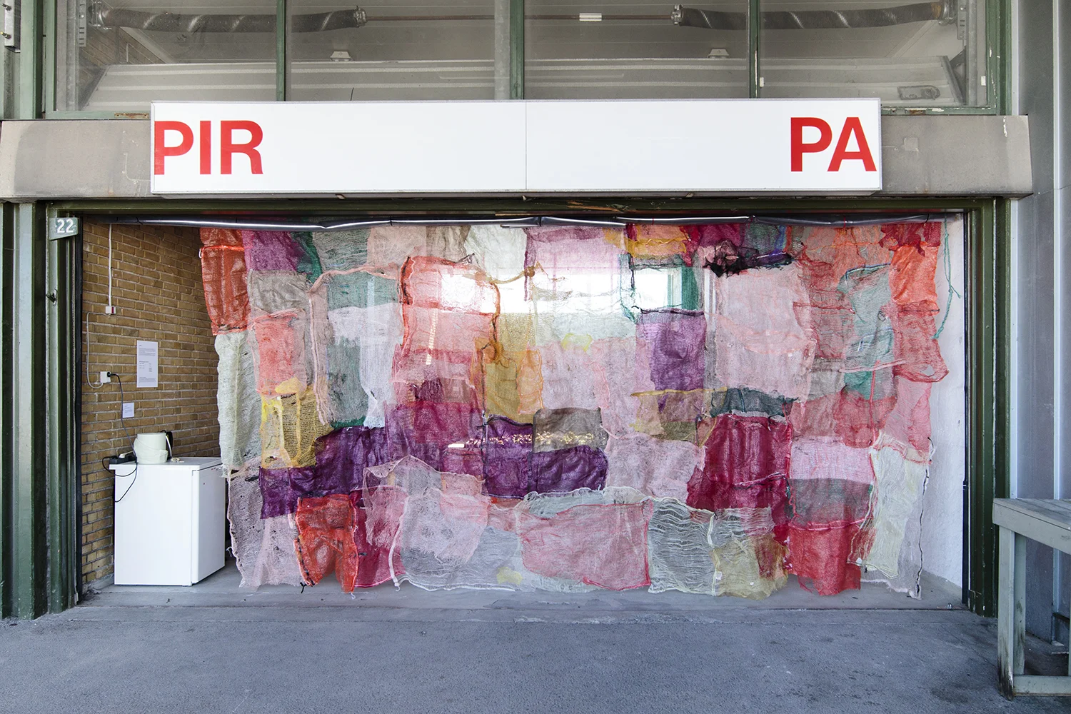 Pirpa | Camilla Nørgård "Instant local pop-up museum", 2017 (Forhæng) | Foto © I DO ART Agency.